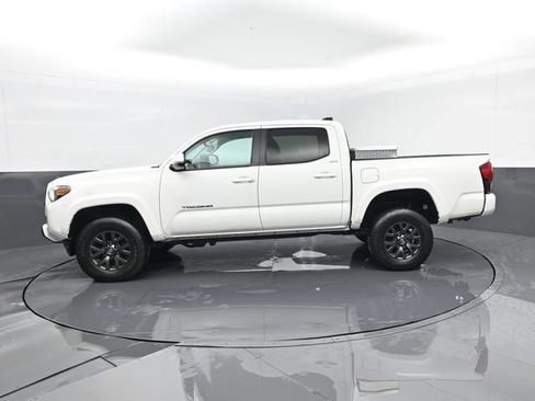 Used 2022 Toyota Tacoma SR5 w/ Technology Package AWD/4WD image 5