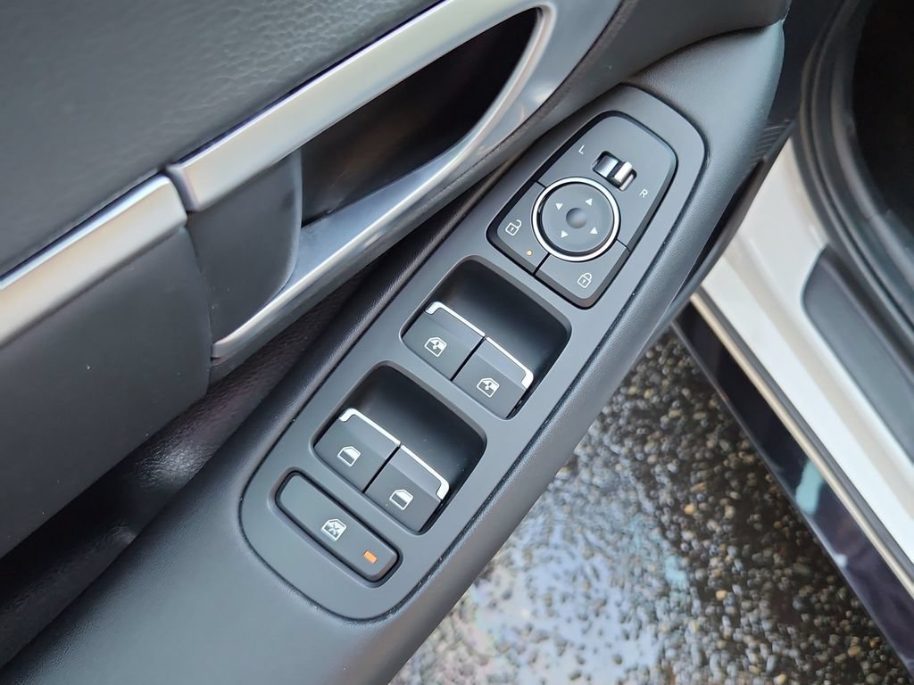 Used 2025 Hyundai Sonata SEL FWD image 25