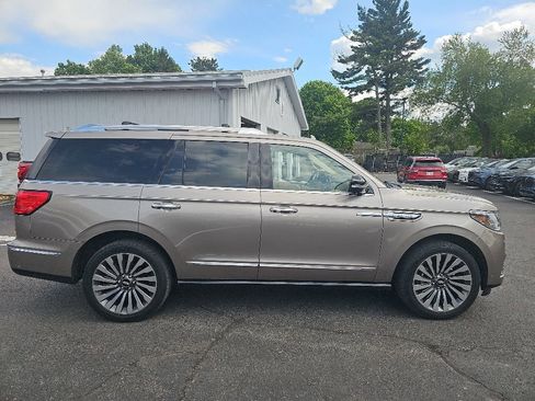 Used 2019 Lincoln Navigator Reserve w/ Cargo Package AWD/4WD image 4