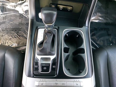 Certified 2024 Kia Carnival LX image 28