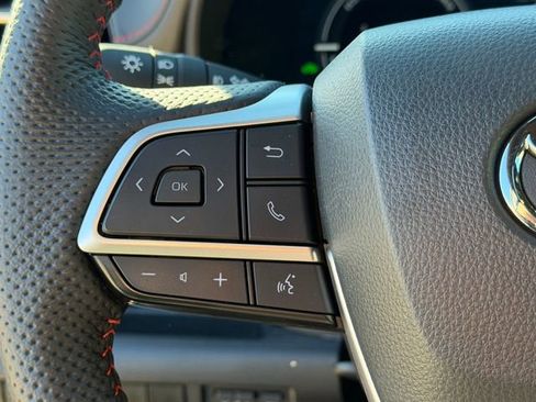 Used 2025 Toyota Sienna XSE FWD image 34