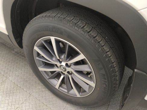 Used 2019 Toyota Highlander XLE image 31