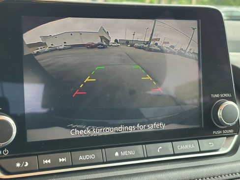 Used 2025 Nissan Rogue SV FWD image 25