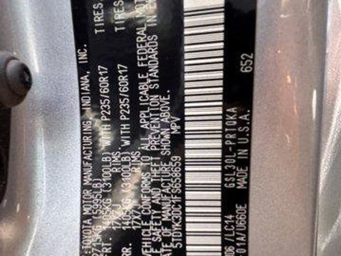 Used 2015 Toyota Sienna XLE w/ XLE Navigation Package FWD image 10