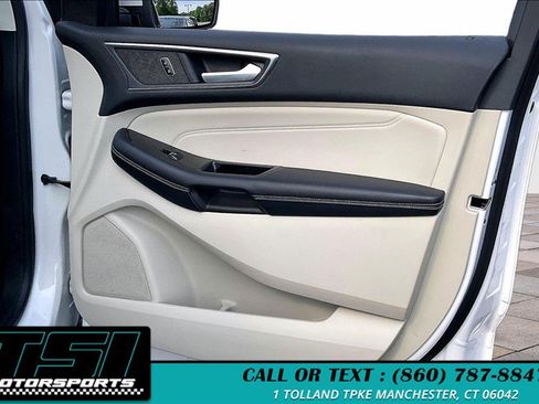 Used 2018 Ford Edge Titanium w/ Equipment Group 302A AWD/4WD image 21