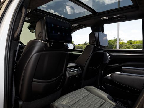 Used 2025 Cadillac Escalade V AWD/4WD image 32