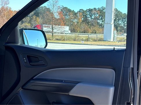 Used 2021 Chevrolet Colorado W/T w/ Custom Special Edition image 18