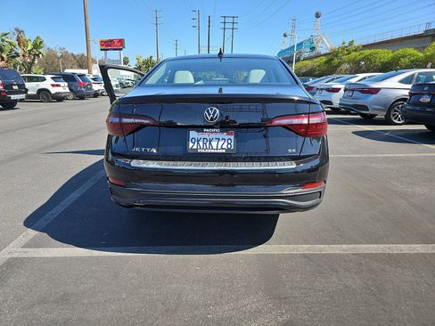Used 2023 Volkswagen Jetta SE image 11