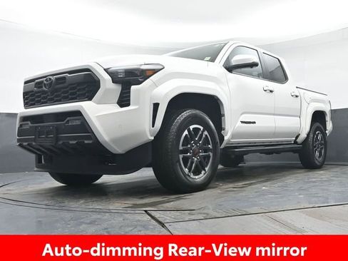 Used 2024 Toyota Tacoma TRD Sport image 29