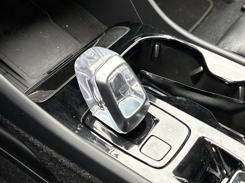 Used 2025 Volvo XC40 B5 Plus image 26