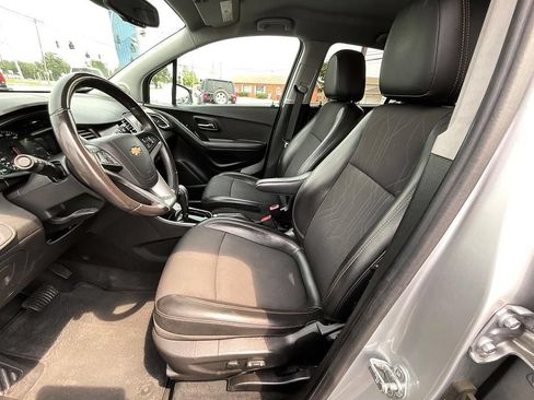 Used 2020 Chevrolet Trax LT w/ LT Convenience Package AWD/4WD image 4
