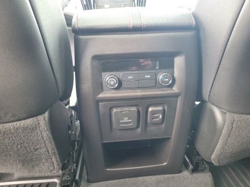 Used 2022 Chevrolet Traverse RS image 32