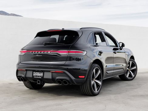 Used 2023 Porsche Macan image 7