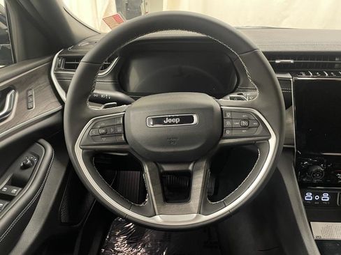 New 2025 Jeep Grand Cherokee L Limited w/ Luxury Tech Group II image 8