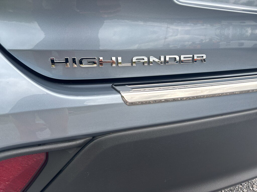 Used 2022 Toyota Highlander XLE AWD/4WD image 37