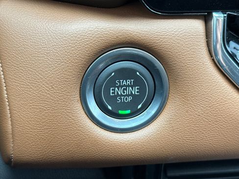 Used 2024 GMC Canyon AT4 w/ Technology Package image 27