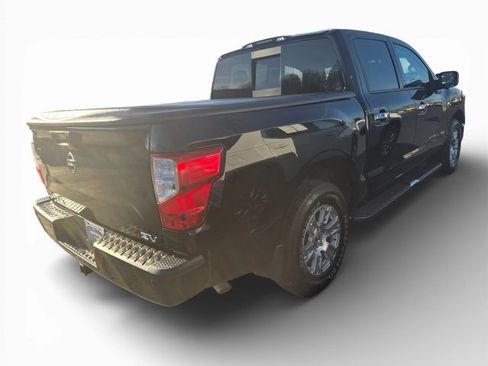 Used 2019 Nissan Titan SV w/ SV Convenience Package image 21