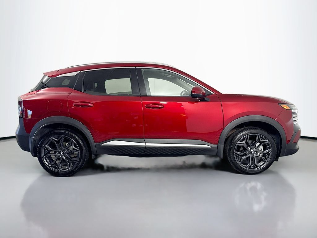 Used 2025 Nissan Kicks SR w/ Illumination Package AWD/4WD image 4