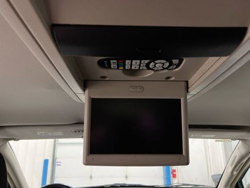 Used 2014 Chrysler Town & Country Touring image 24