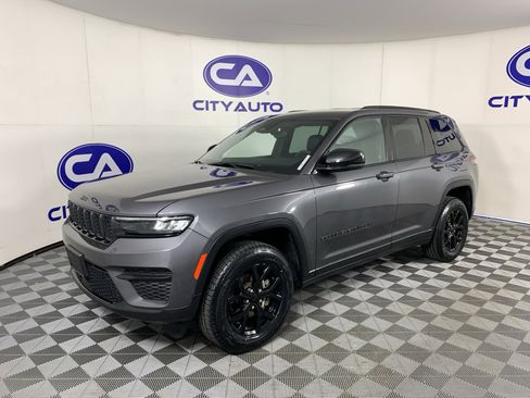 Used 2024 Jeep Grand Cherokee Altitude RWD image 7
