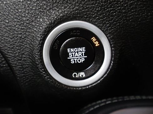 Used 2023 Dodge Challenger SXT image 34