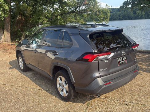Used 2021 Toyota RAV4 XLE AWD/4WD image 9