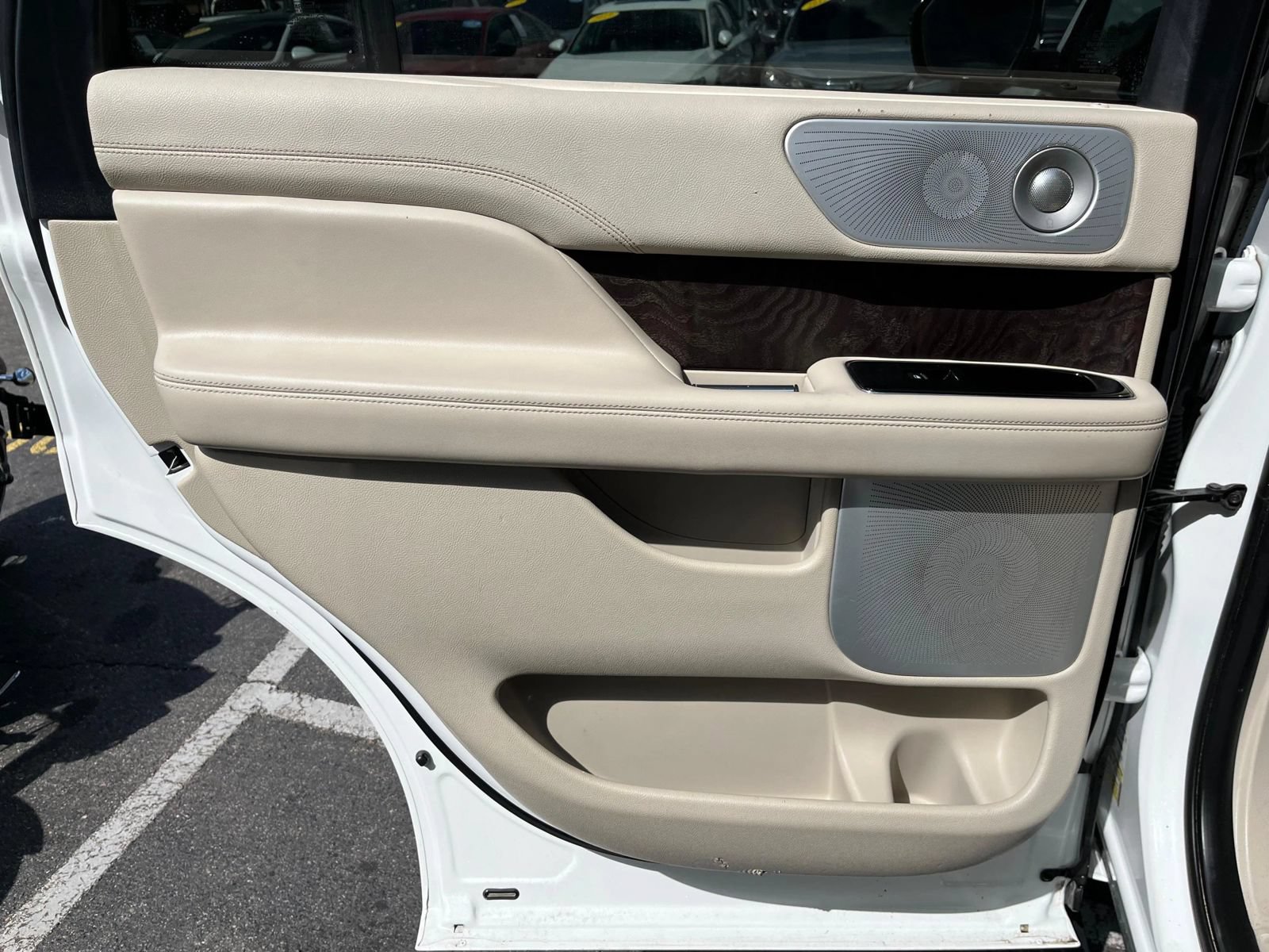 Used 2020 Lincoln Navigator Reserve w/ Luxury Package RWD image 47