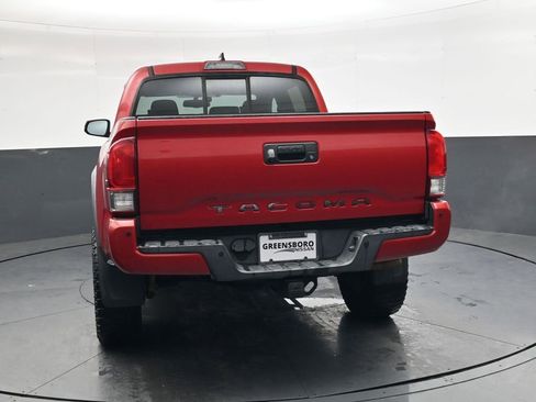 Used 2016 Toyota Tacoma TRD Off-Road image 5