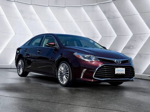 Used 2016 Toyota Avalon Limited FWD image 3