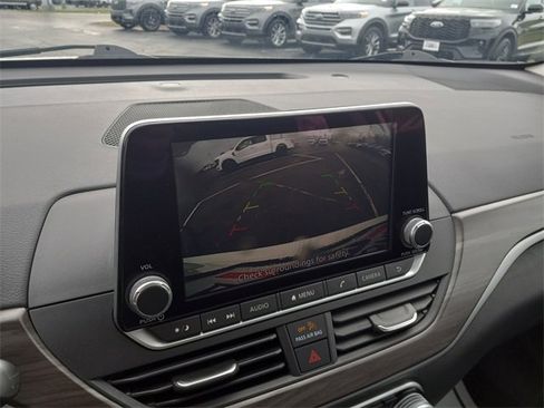 Used 2024 Nissan Altima 2.5 SV image 19