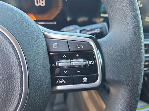 Certified 2025 Kia Sorento LX image 21
