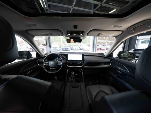 Used 2024 Toyota Grand Highlander XLE image 19