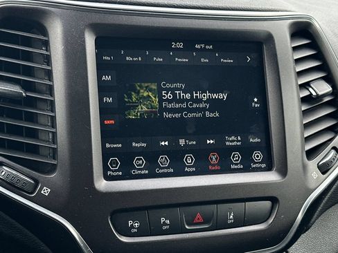 Used 2020 Jeep Cherokee Trailhawk w/ Technology Group AWD/4WD image 18