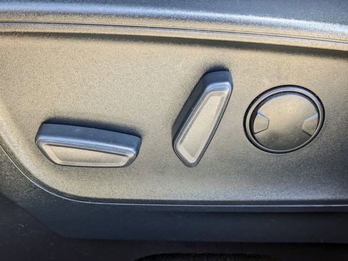 Used 2020 Ford Escape Titanium image 23