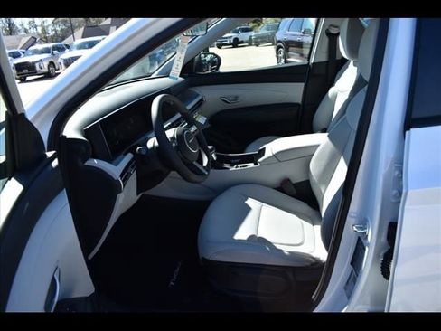 Used 2025 Hyundai Tucson SE FWD image 13