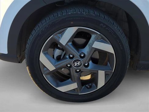 Used 2023 Hyundai Venue Limited image 6