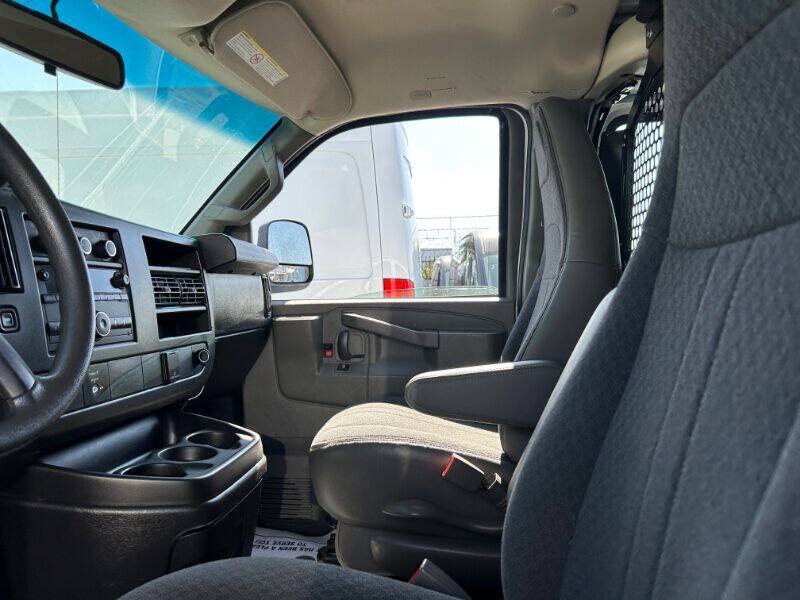 Used 2019 Chevrolet Express 2500 w/ Driver Convenience Package RWD image 15