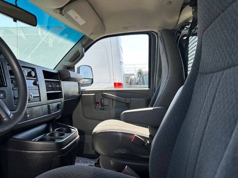 Used 2019 Chevrolet Express 2500 w/ Driver Convenience Package RWD image 15