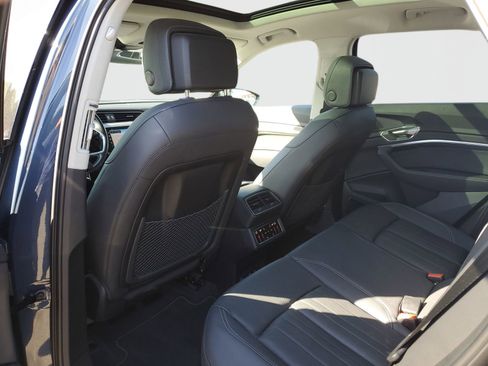 Used 2024 Audi Q8 e-tron Premium Plus image 13