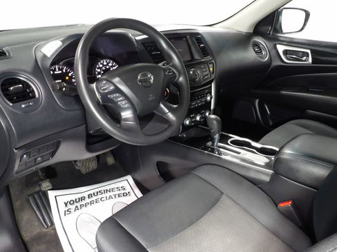 Used 2020 Nissan Pathfinder S image 11