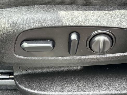 Used 2018 Chevrolet Equinox LT FWD image 13