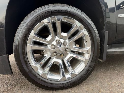 Used 2015 Chevrolet Suburban LT image 19