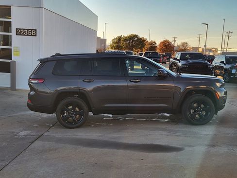 New 2025 Jeep Grand Cherokee L Limited w/ Luxury Tech Group II AWD/4WD image 7