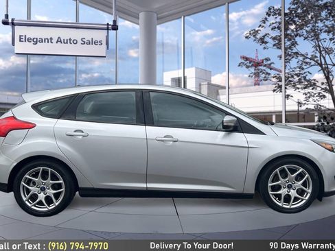 Used 2015 Ford Focus SE w/ Equipment Group 201A FWD image 4