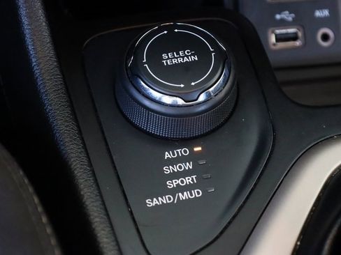 Used 2016 Jeep Cherokee Latitude w/ Safety/Convenience Group image 9