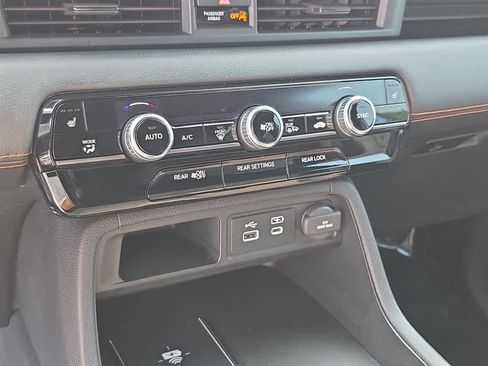 Certified 2025 Honda Pilot TrailSport image 24