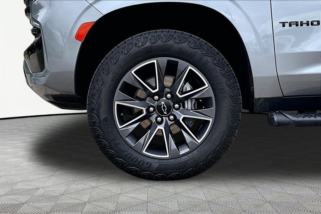 Used 2024 Chevrolet Tahoe Z71 w/ Luxury Package AWD/4WD image 9