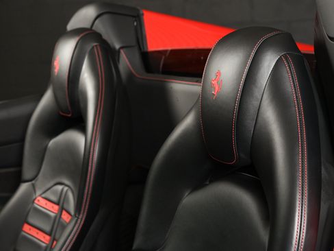 Used 2022 Ferrari F8 Tributo RWD image 26
