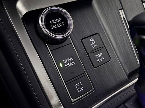 Used 2025 Lexus GX 550 w/ Accessory Package (2T) image 30