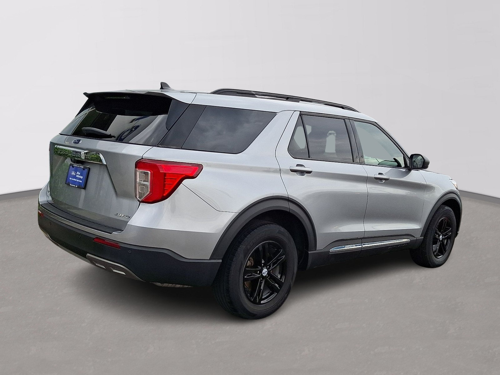 Certified 2022 Ford Explorer XLT w/ Equipment Group 202A AWD/4WD image 6